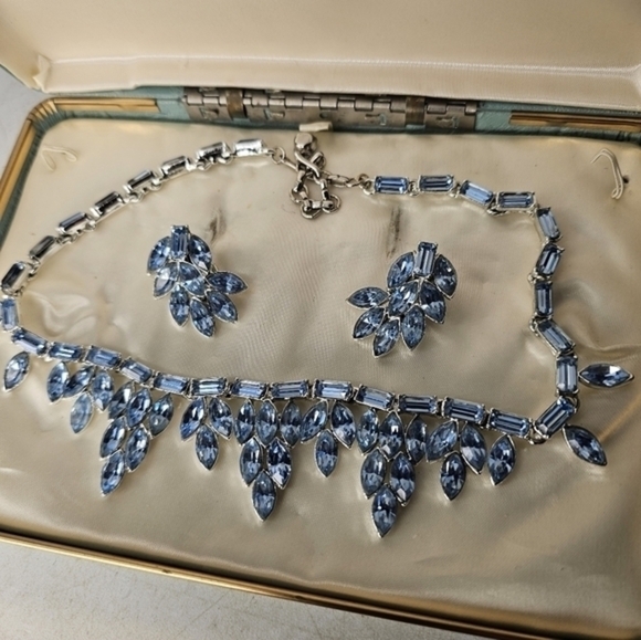 Vintage ice blue rhinestone with matching‎ earrings - Picture 1 of 7